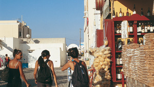 Туристи в Иа, на остров Санторини