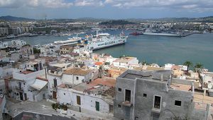 Изглед от пристанището на стария град Ибиса