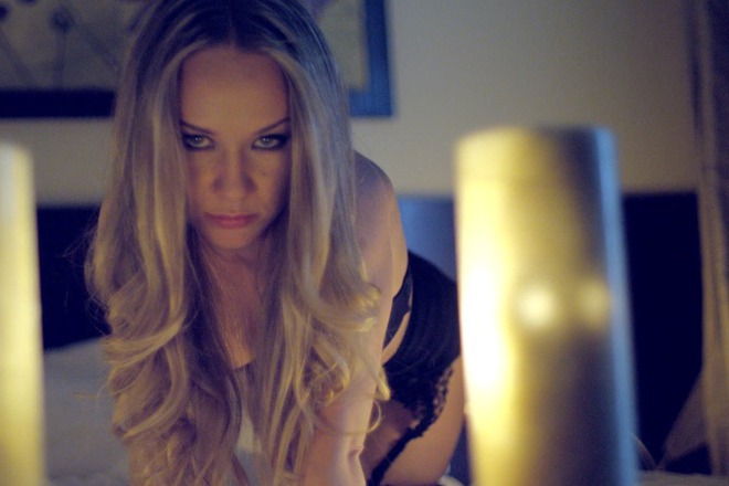 Lora karadzhova po belyo v nov klip s kristo