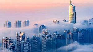 Дубай в облаците