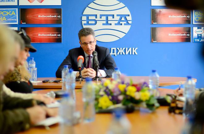 Тодор Попов дава пресконференция