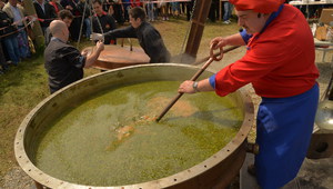 Ути Бъчваров с готварско шоу на събора на овцевъдите, 2014 г.