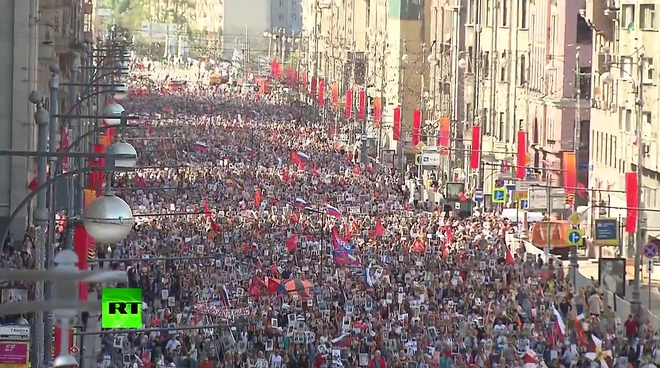 "Полкът на безсмъртните" марширува в Москва