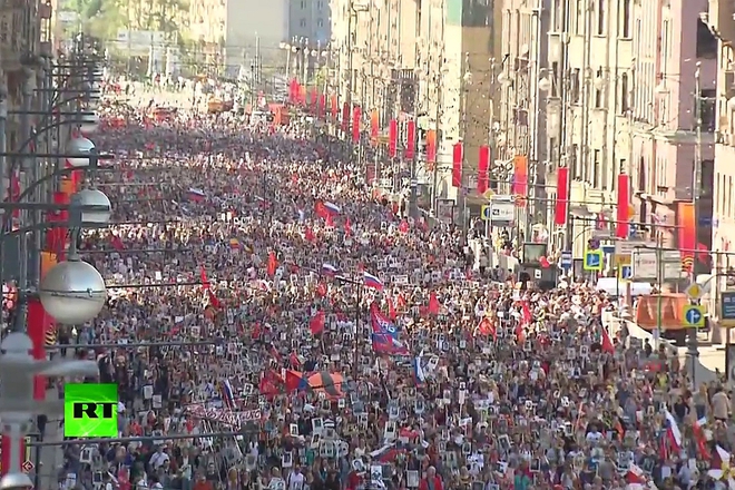  polkat na bezsmartnite marshiruva v moskva