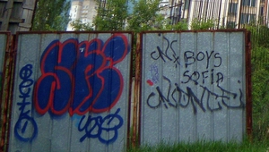 Ограда с графити в Южния парк