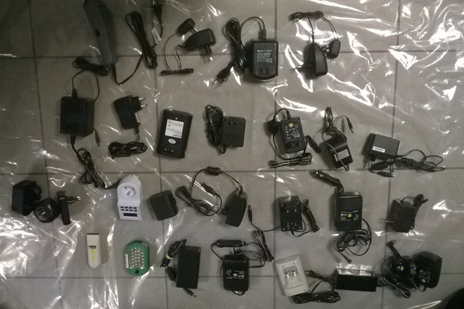 Zaryadni za mobilni telefoni palni s kokain