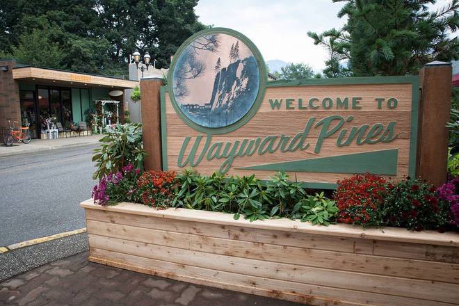 Добре дошли в Уейуърд Пайнс!