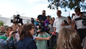 Румяна Бъчварова разговаря с хората в Гърмен