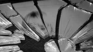 Счупеното огледало носи нещастие