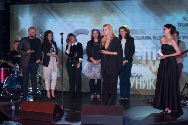 Илияна Захариева с наградата Effie 2015 за "Мтел"