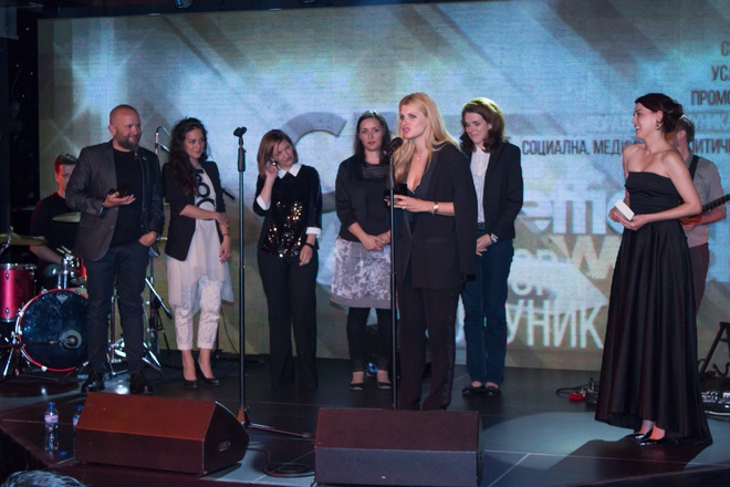 Iliyana zaharieva s nagradata effie 2015 za mtel