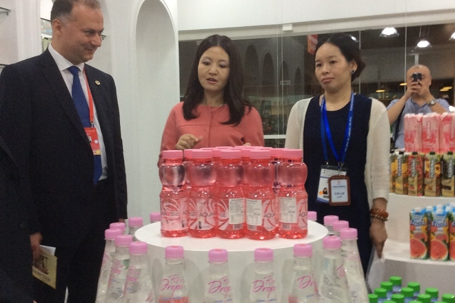 Sok ot rozi na izlozhenie v kitay