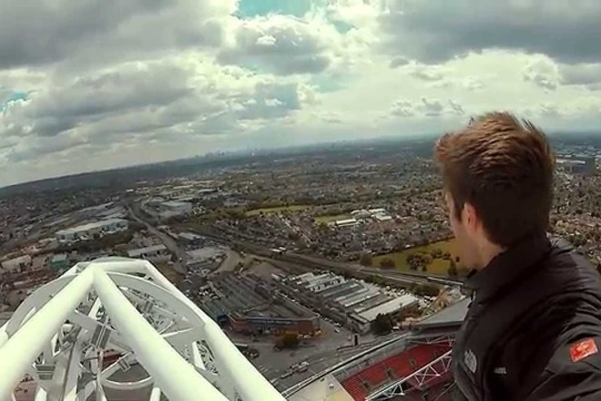 Dzheyms kingstan varhu pokriva na uembli