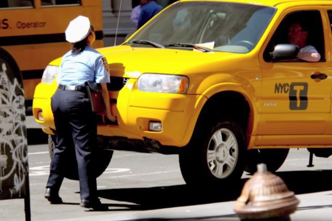 Drebnichka politsayka koyato mozhe da vdigne dzhip