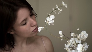 Спри и помириши цветята