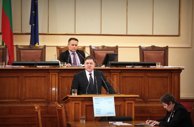 Министърът на отбраната Николай Ненчев пред Народното събрание