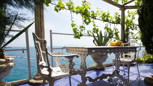 Тераса с асма на Амалфийското крайбрежие
