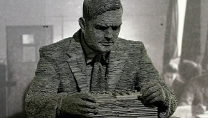 Статуята на Алън Тюринг в Блечли парк