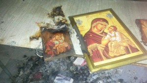 Запалени икони в храма "Св. Георги" край Сопот