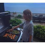 Тейлър Суифт демонстрира готварските си умения