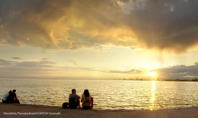Залез над Солунския залив