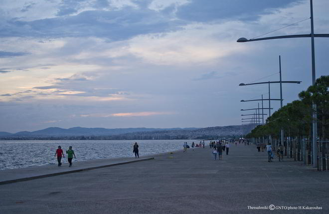 Разходка по крайбрежната алея в Солун