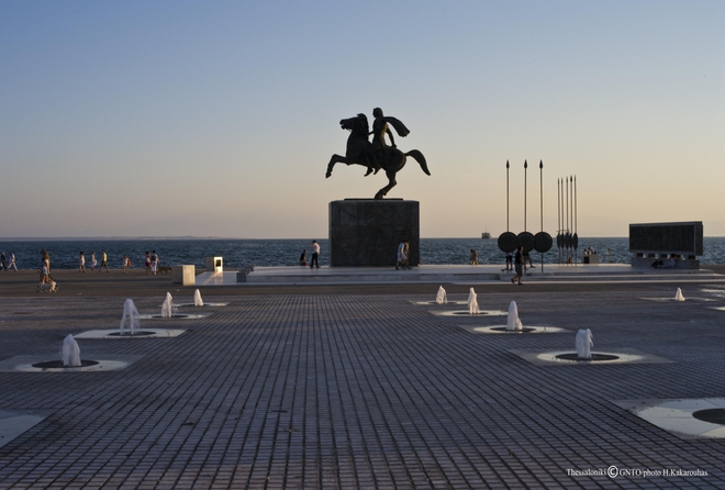 Паметникът на Александър Велики в Солун