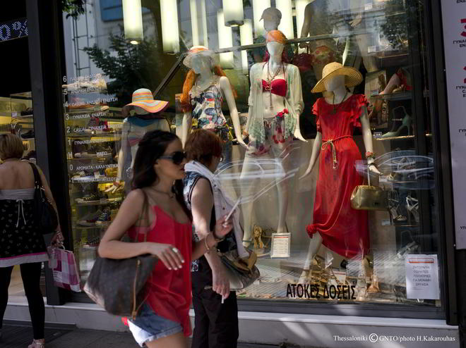 Витрина на моден бутик в Солун