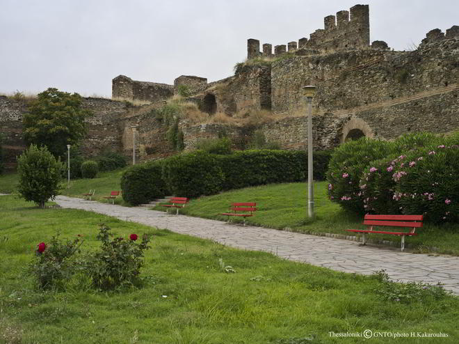 Алея с пейки в Солун