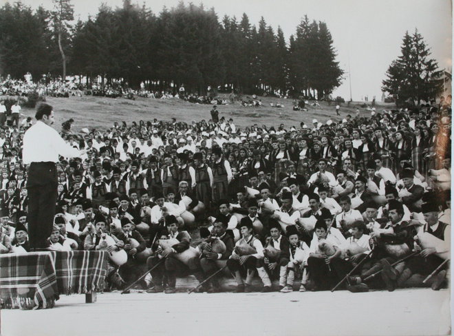 Първият детски гайдарски състав на Роженския събор, 1971 г.