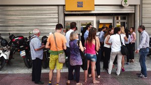 Опашки пред банките в Гърция