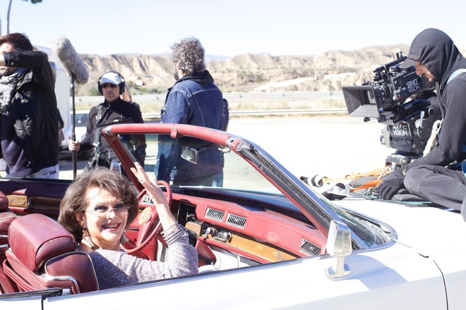 Клаудия Кардинале в кабриолет