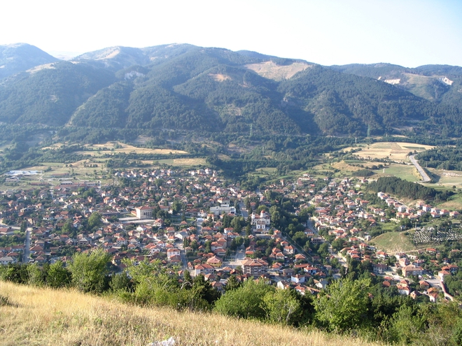 Клисура - гледка към градчето от Средна гора