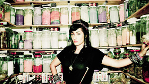 Инди Зара превръща живота си в песни