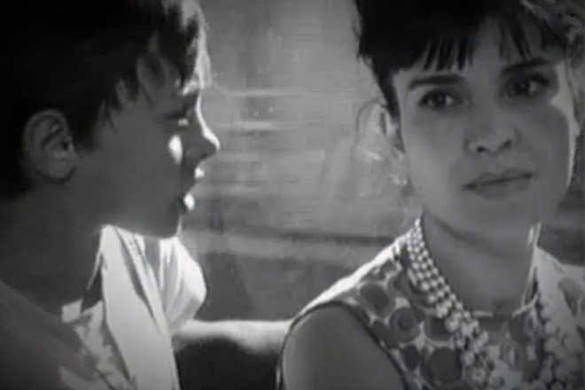 Мария Русалиева с малкия Олег Ковачев в "Рицар без броня" (1966)