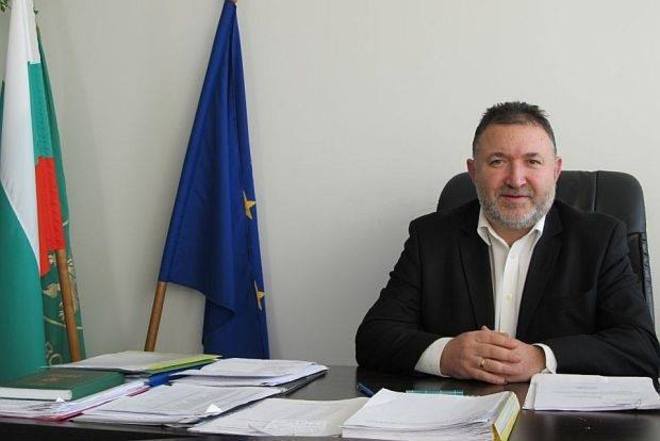Кметът на Карлово Емил Кабаиванов в кабинета си
