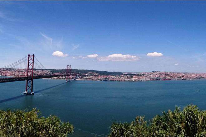 Izgled kam lisabon ot statuyata kristo rey