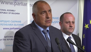 Борисов и Радан Кънев дават брифинг в парламента