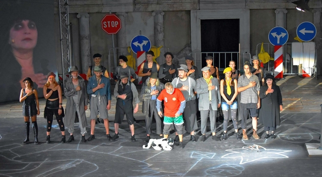 "Улицата" в Античния театър