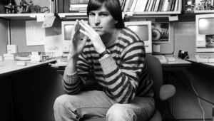Архивна снимка на Стив Джобс като млад