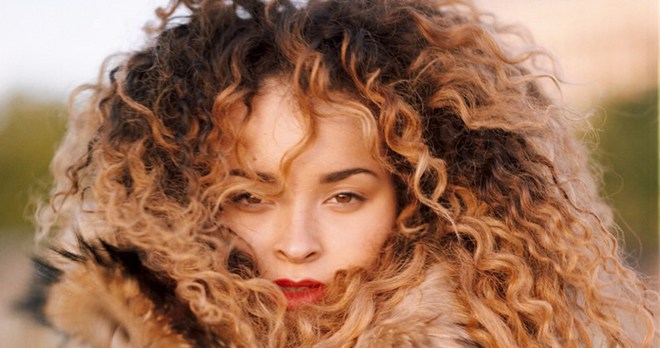 Ела Еър в едър план