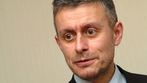 Соломон Паси в едър план