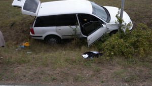 Автомобил със затъмнени стъкла, превозвал 15 бежанци