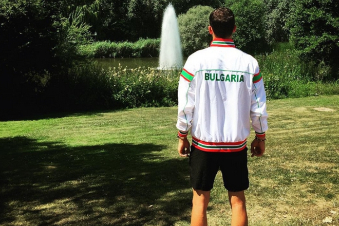 Grigor dimitrov pozira s balgarski ekip v instagram
