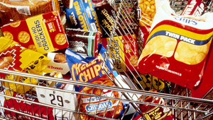 Вредни храни в количка за пазаруване