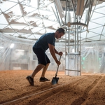 Мат Деймън като фермер на Марс