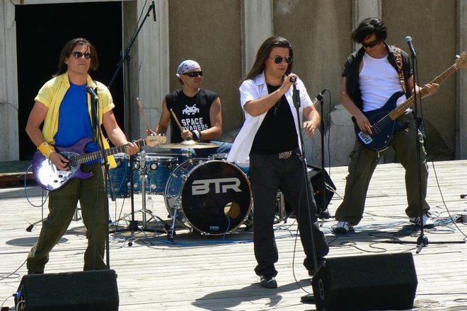  b t r v klipa si zlaten dazhd