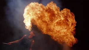 Огнедишащи артисти