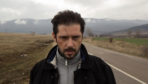 Мелвил Пупо в "С лице надолу"