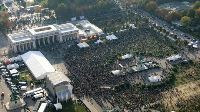 Хиляди на концерт в подкрепа на бежанците във Виена